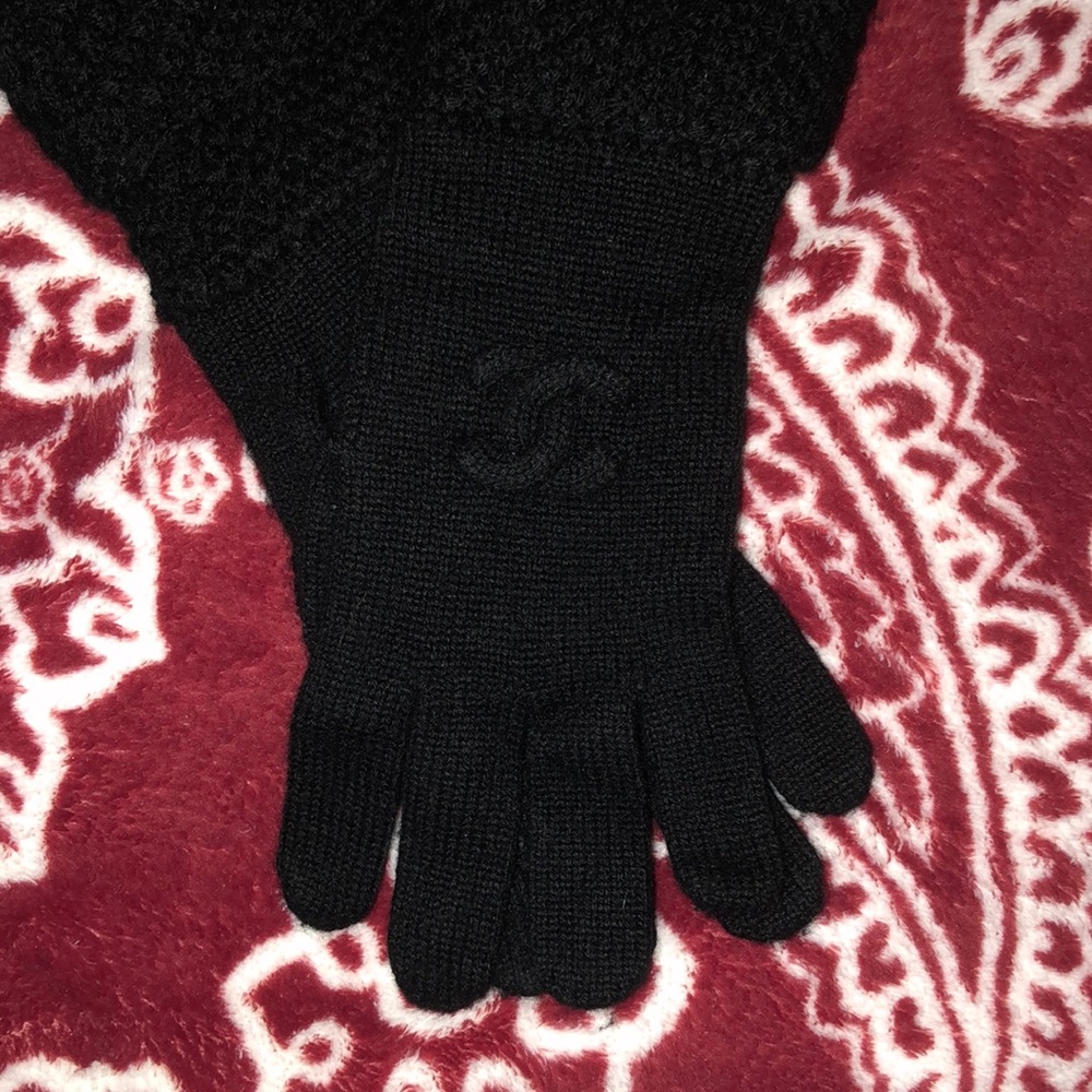 COPY - COPY - CHANEL knit gloves